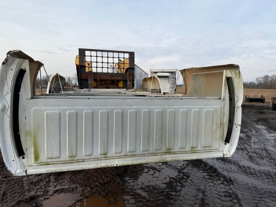 1999–2006 Chevy / GMC 8 Ft Long Bed – Rust Free OEM Takeoff - Image 8